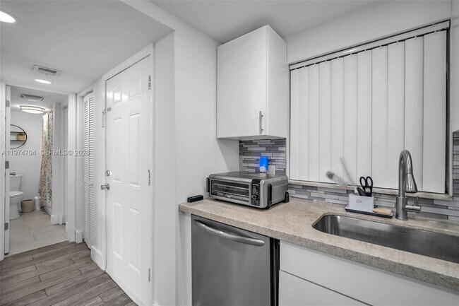 Foto del edificio - 9431 Live Oak Pl