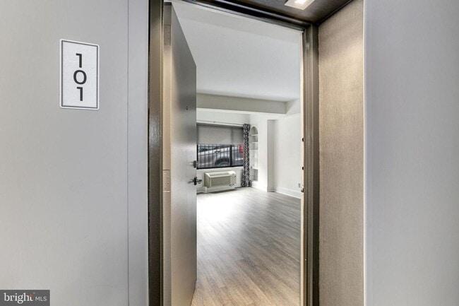 Foto del edificio - Dupont Circle!!// Professionally Managed// 1 Bedroom 1 Bathroom Condo
