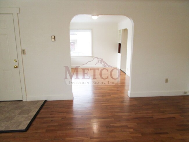 Foto del edificio - Fantastic 4 bedroom close to U of O