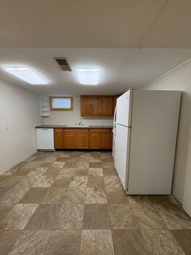 Foto del edificio - Centrally located 2 bed 1 bath upper level...
