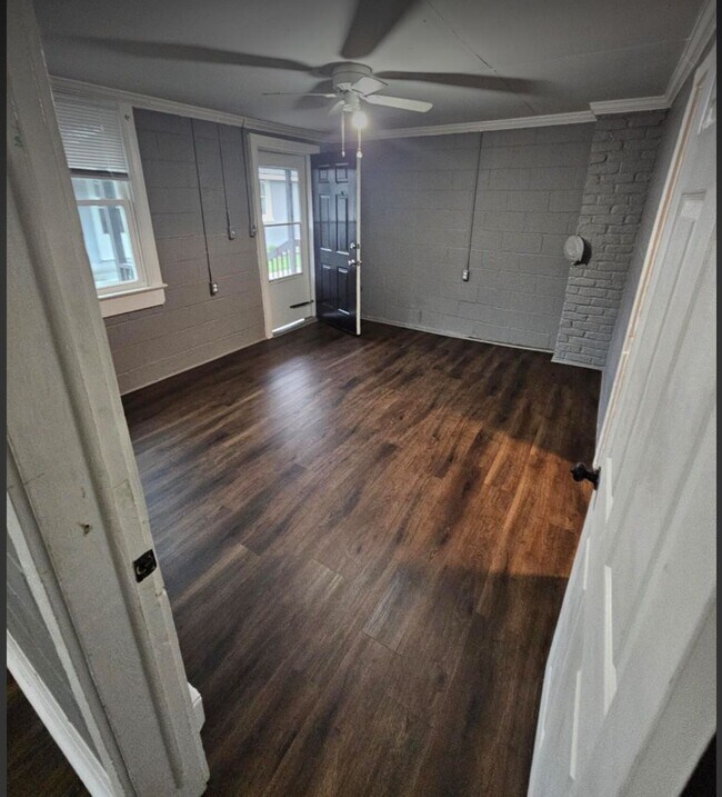 Foto del edificio - 713 Black Creek Rd SE