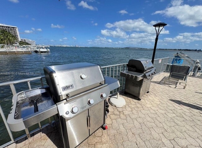 Building Photo - 2201 Brickell Ave