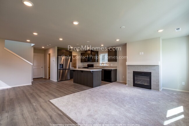 Building Photo - Discover Your Dream Home: Gorgeous Three B...