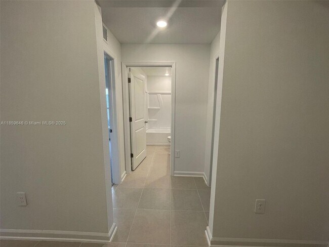 Foto del edificio - 1543 Jessica Blvd