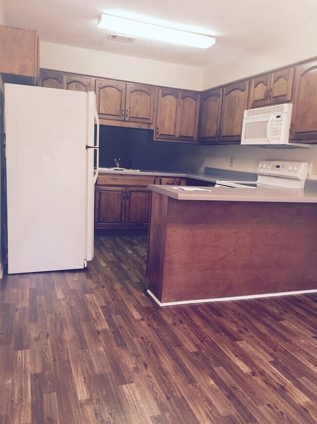 Foto del edificio - Rental Property Updated Vinyl Flooring