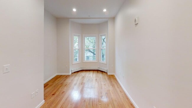 Building Photo - 130 Putnam St