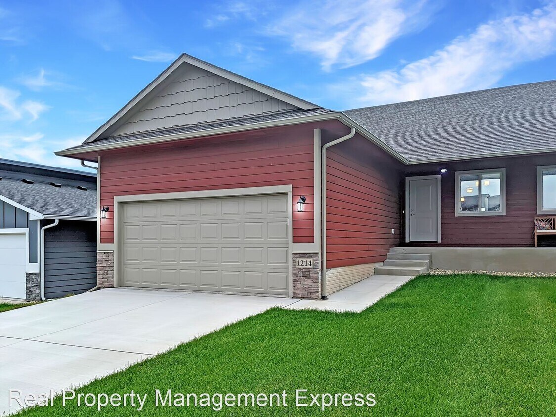 1214 N Brennan Ct, Sioux Falls, SD 57110 House Rental in Sioux Falls