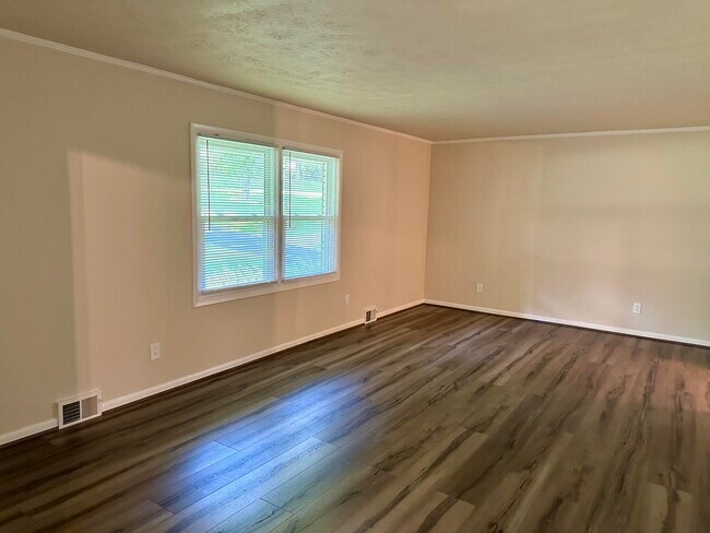 Building Photo - 1633 Gayle Dr