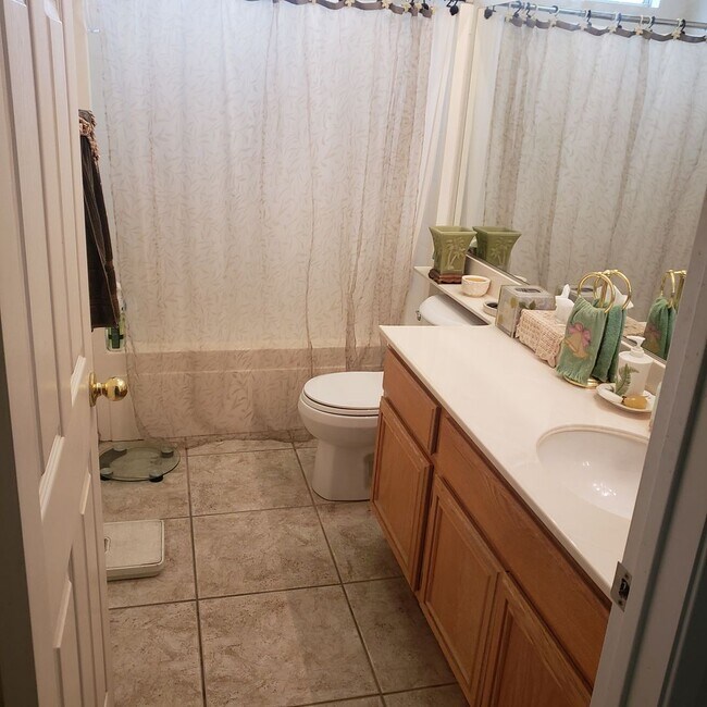 Foto del edificio - ( ( ( Mission Grove 5 BEDROOM 1 bed downst...