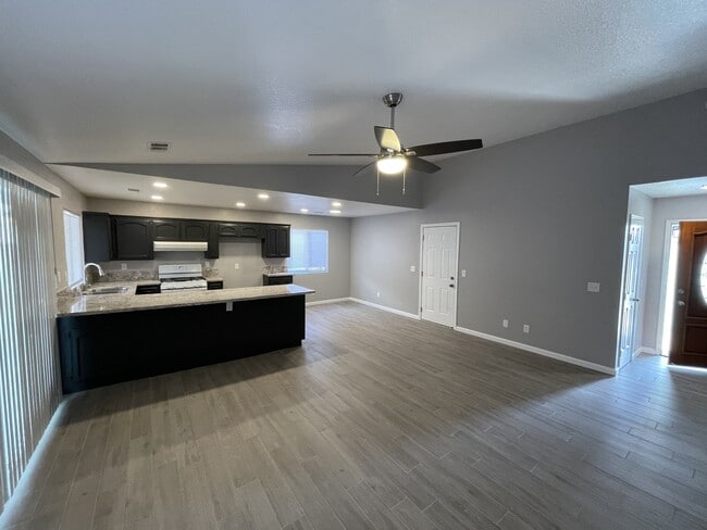 Foto del edificio - 2800 E Valley Oaks Dr