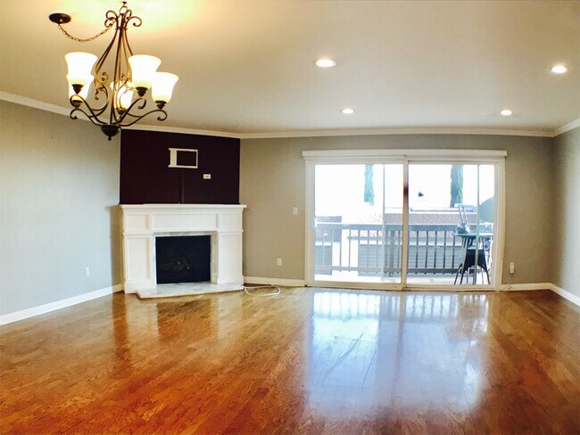Foto del edificio - Panoramic Views From Balcony Attached Garage