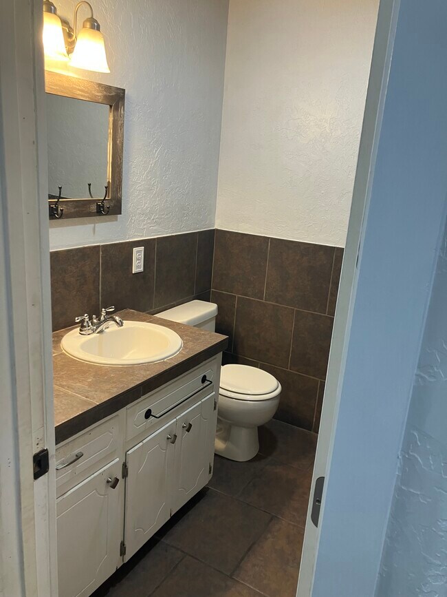 Foto del edificio - 4664 Primrose Ln