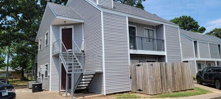 Building Photo - 402 Shadow Oaks Dr