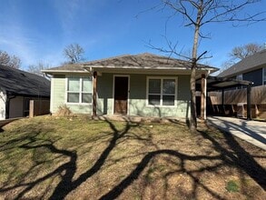 Building Photo - 613 W Parnell St