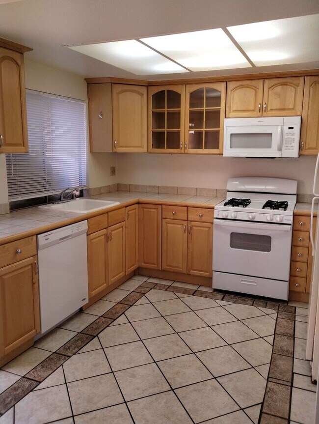Building Photo - Upgraded 2 bedroom/2 bathroom condo!
