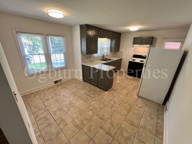 Building Photo - 1058 Irving St