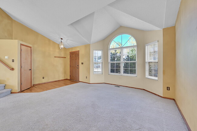 Building Photo - $2,395.00 - 4 Bedrooms, 3.5 Bathrooms, Sin...