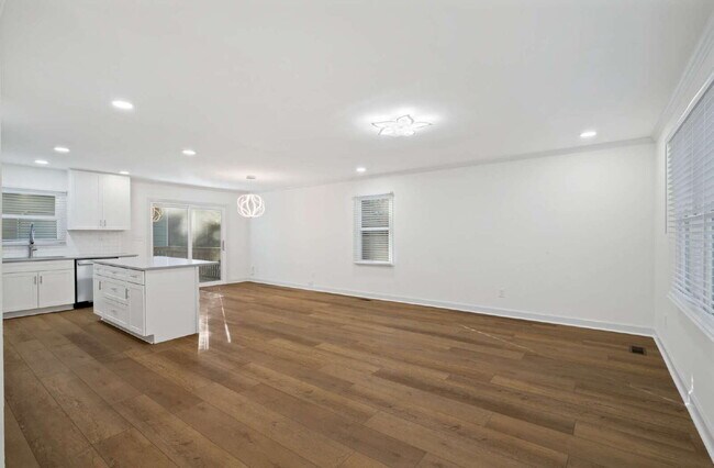 Foto del edificio - Updated 3-Bed Ranch w/ Modern Touches in D...