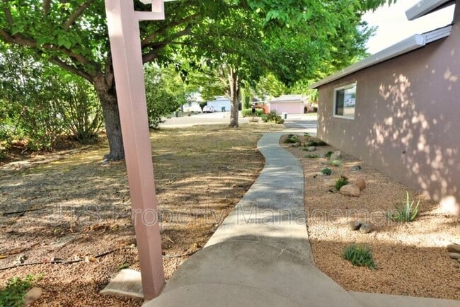 Foto del edificio - 6906 Pin Oak Ct