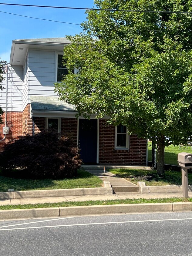 Foto principal - 19326 Longmeadow Rd
