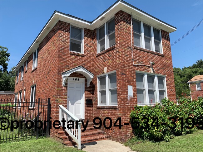 Front of historic duplex - 768 Acosta St