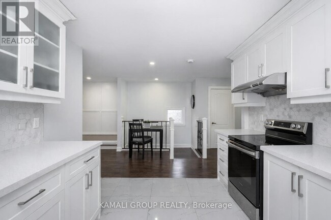 Building Photo - 449 Kenilworth Ave N
