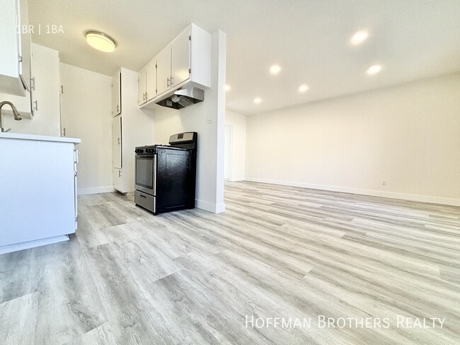 Building Photo - 1088 W 39th St