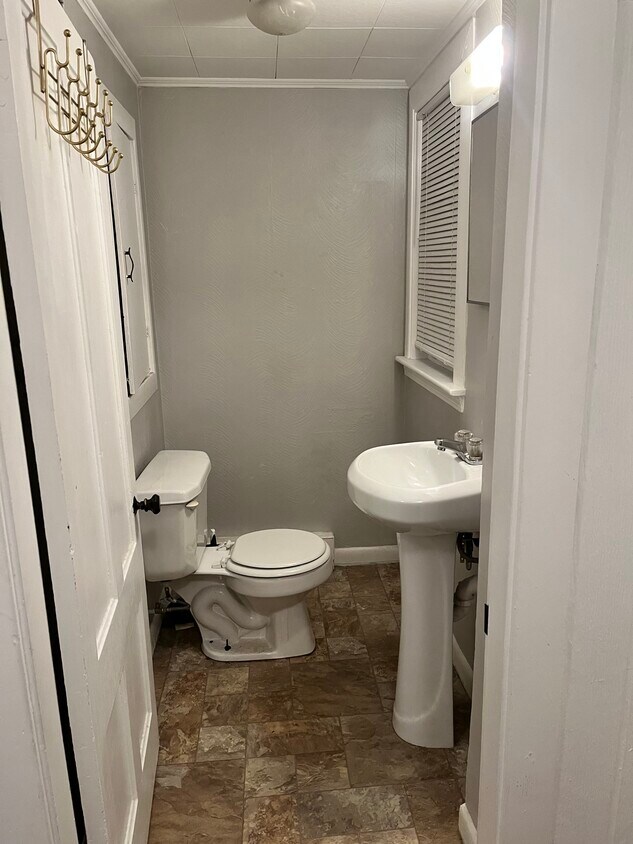 Primary Photo - 6 Oak St