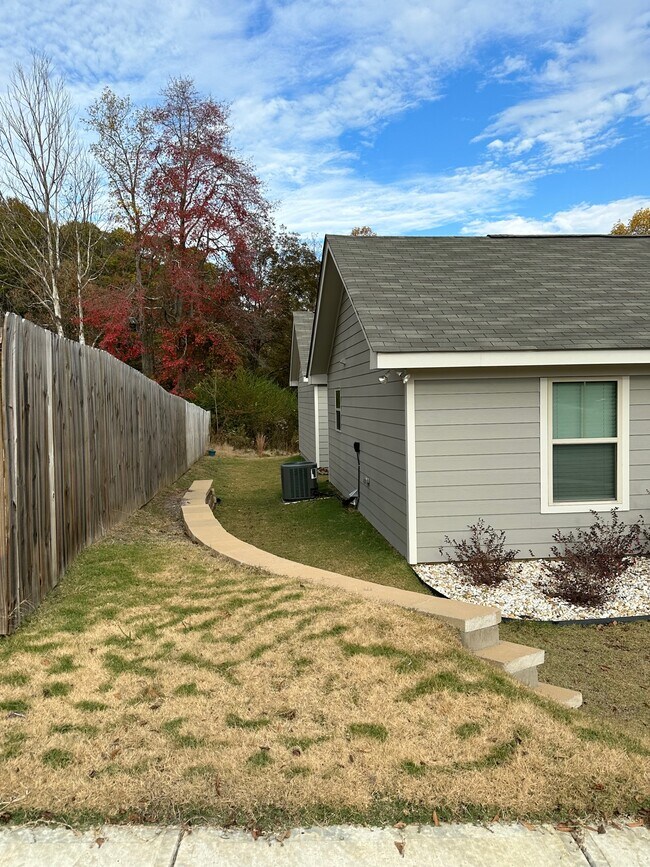 Foto del edificio - 4780 Cantrell Rd