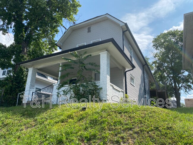 Building Photo - 3819 Boulevard Pl