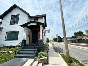 Building Photo - 1101 Manhattan St
