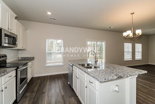 Foto del edificio - 576 Glenmanor Dr