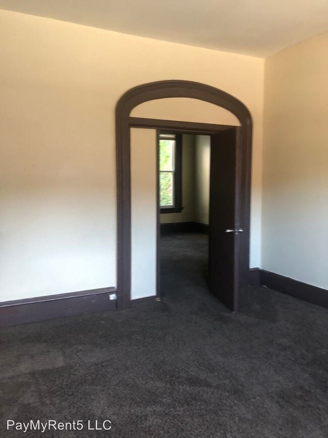 Building Photo - 5 br, 1.5 bath House - 2370 N Holton St