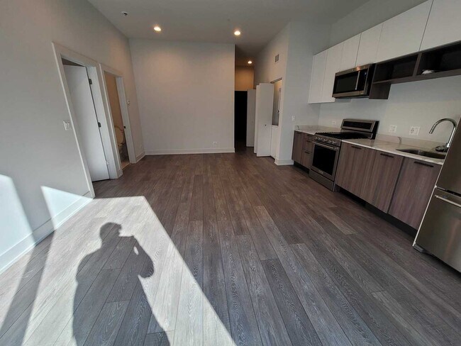 Building Photo - 853 N Larrabee St