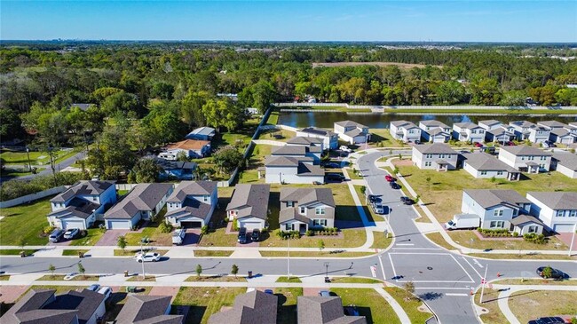 Foto del edificio - 5251 Meredrew Ln