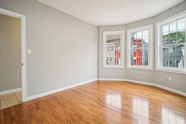 Foto del edificio - 125 Kearney Ave