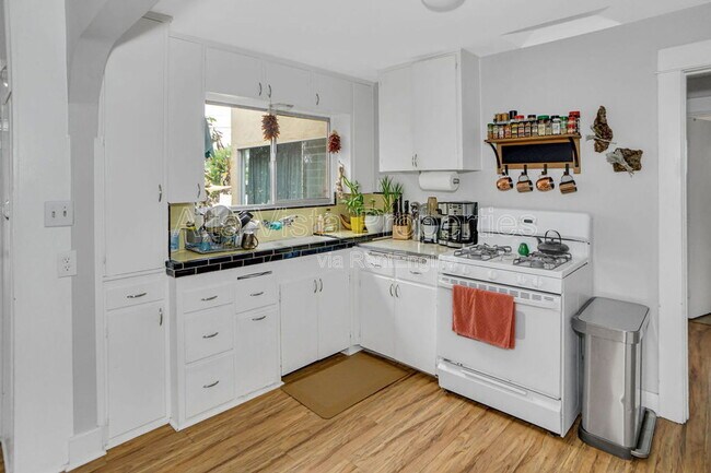 Foto del edificio - 4546 Brighton Ave