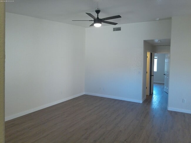Building Photo - A3085