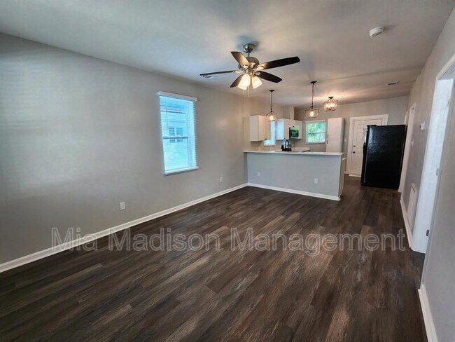 Foto del edificio - 3303 Burroughs St