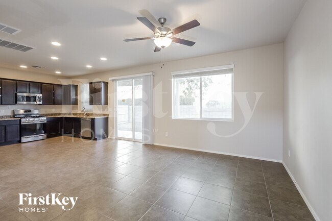 Building Photo - 2852 N Fair Oaks Ave