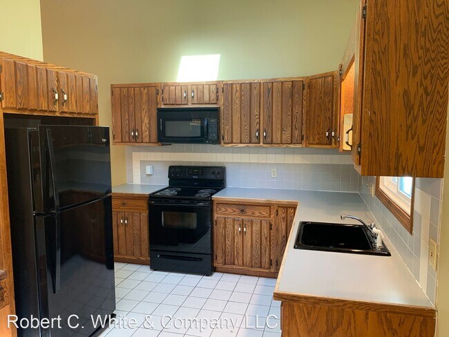 Building Photo - 3 br, 1.5 bath House - 413 S Main St