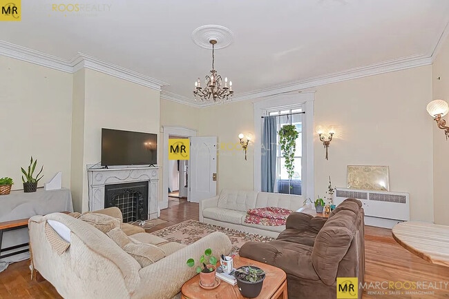 Building Photo - 139 Hillside St