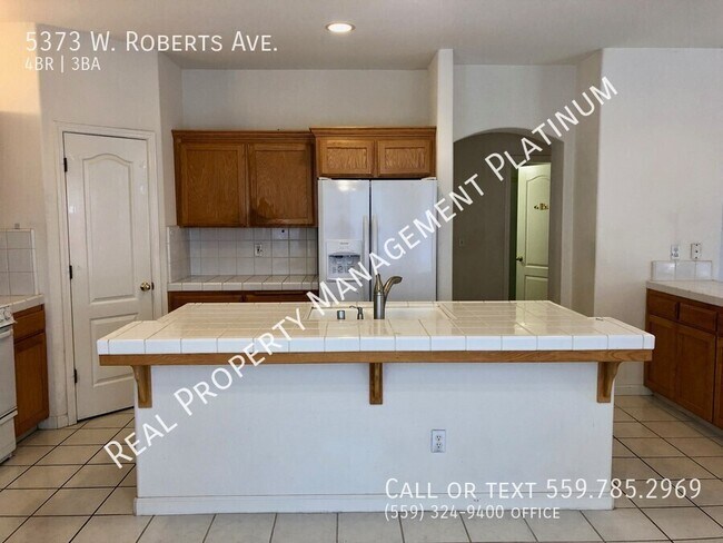Foto del edificio - 5373 W Roberts Ave
