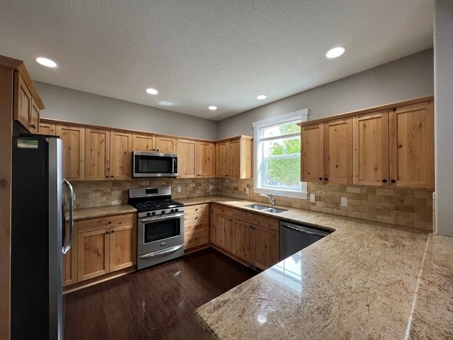 Building Photo - Application Pending - 3 Bedroom House For Rent In Hood River