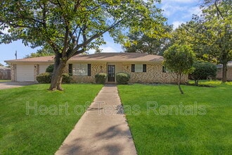 Building Photo - 465 Cranbrook Dr