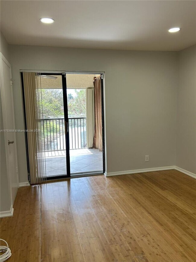 Foto del edificio - 3299 Cocoplum Cir