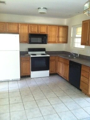 Building Photo - 191 Rose Marie Ln SW