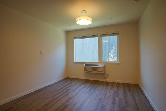 Building Photo - Modern, Spacious 2Bdr w/Condo-Grade Finish...