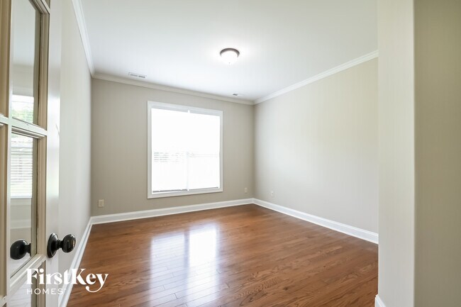 Building Photo - 1011 Bridlemine Dr