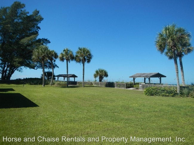 Building Photo - 908 Villas Dr